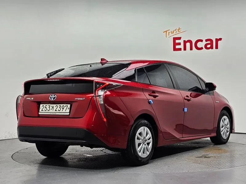 Toyota Prius 4Th Generation 1.8 E, снимка 2 - Автомобили и джипове - 56355000