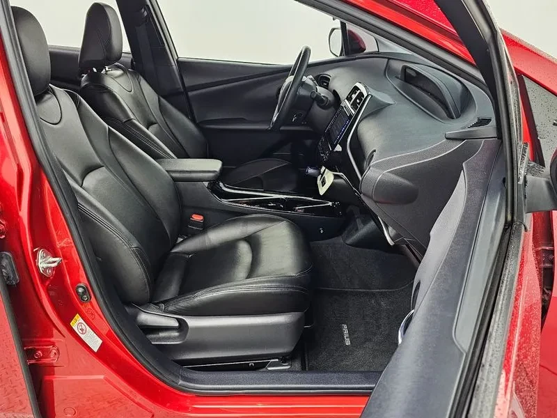 Toyota Prius 4Th Generation 1.8 E, снимка 10 - Автомобили и джипове - 56355000