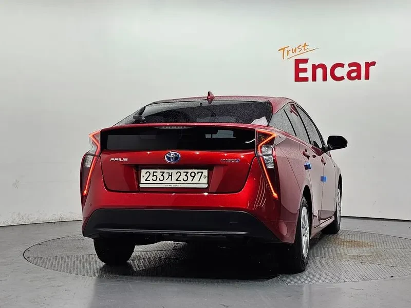 Toyota Prius 4Th Generation 1.8 E, снимка 4 - Автомобили и джипове - 56355000