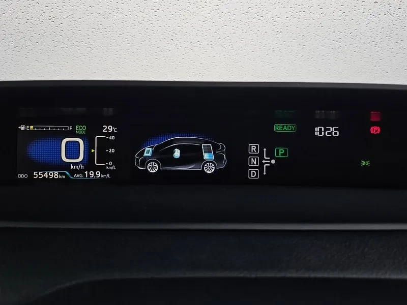 Toyota Prius 4Th Generation 1.8 E, снимка 8 - Автомобили и джипове - 56355000