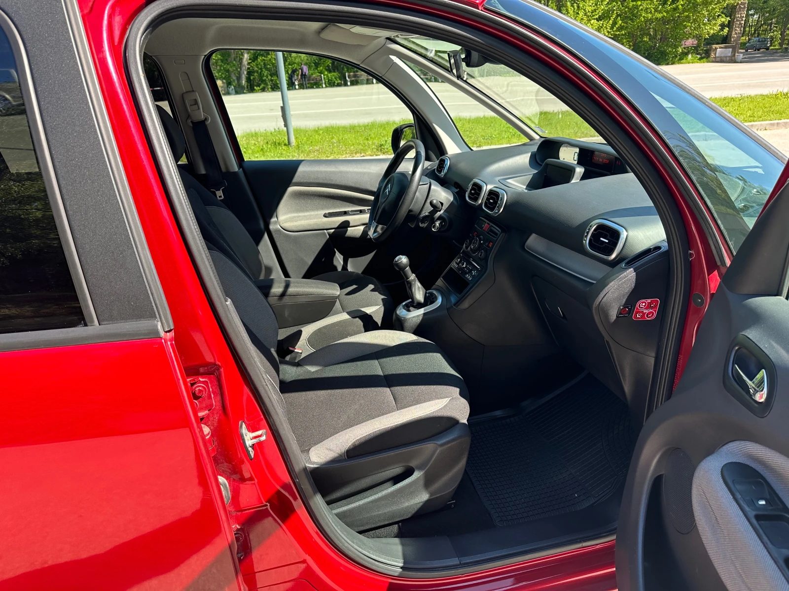 Citroen C3 Picasso 1.4I* GAZ* Navi* 111000км | Mobile.bg — изображение 14