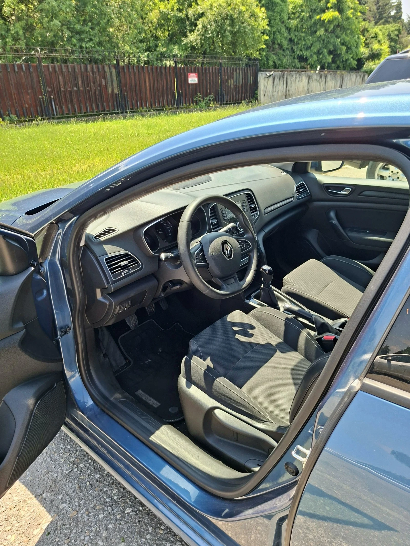 Renault Megane 1.5 dCi 90 к.с. 6ск. LED Start/Stop 6B СЕР.ИСТОРИЯ - изображение 9