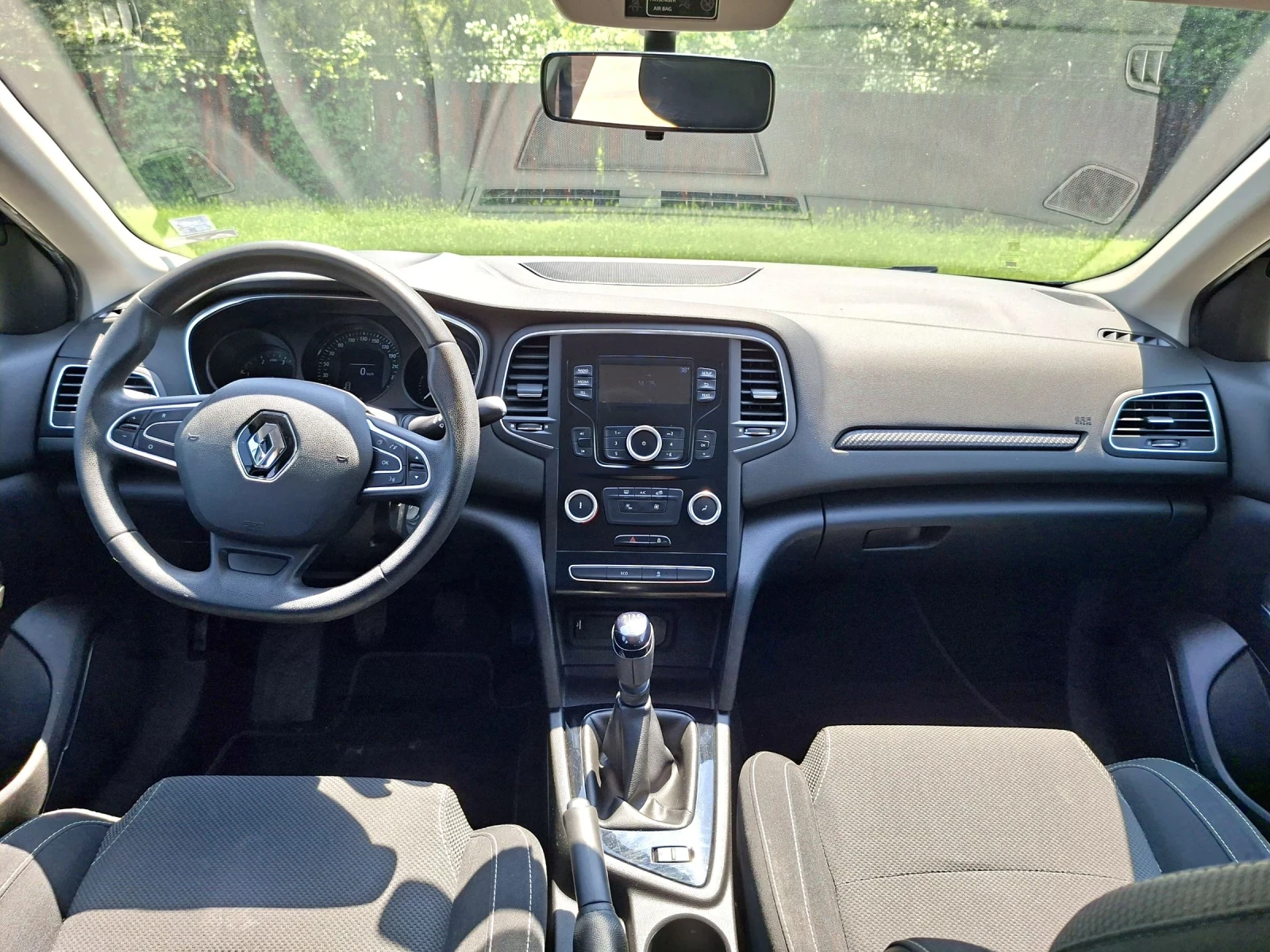 Renault Megane 1.5 dCi 90 к.с. 6ск. LED Start/Stop 6B СЕР.ИСТОРИЯ - изображение 8