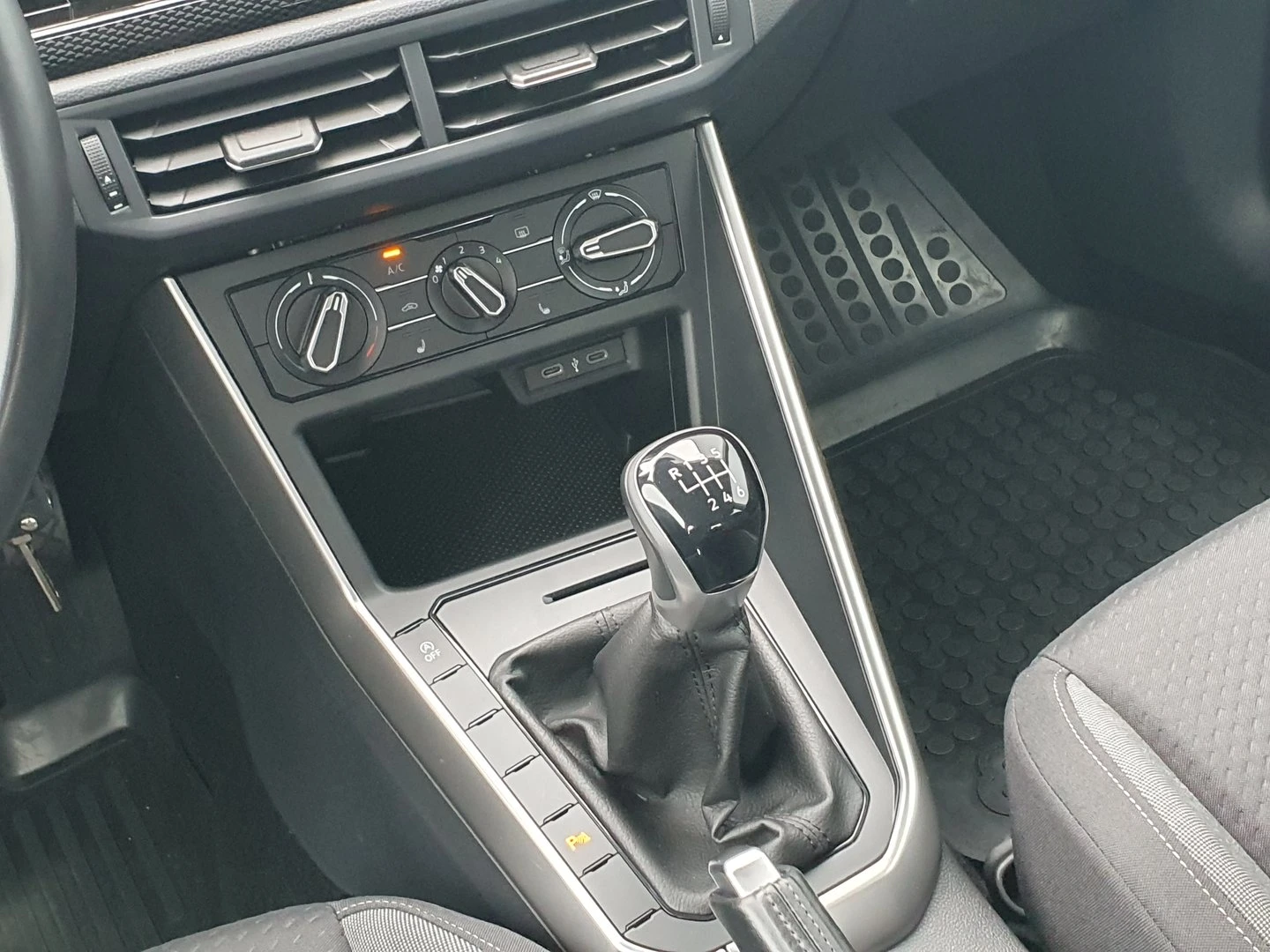 VW Taigo 1.0 LIFE - изображение 9