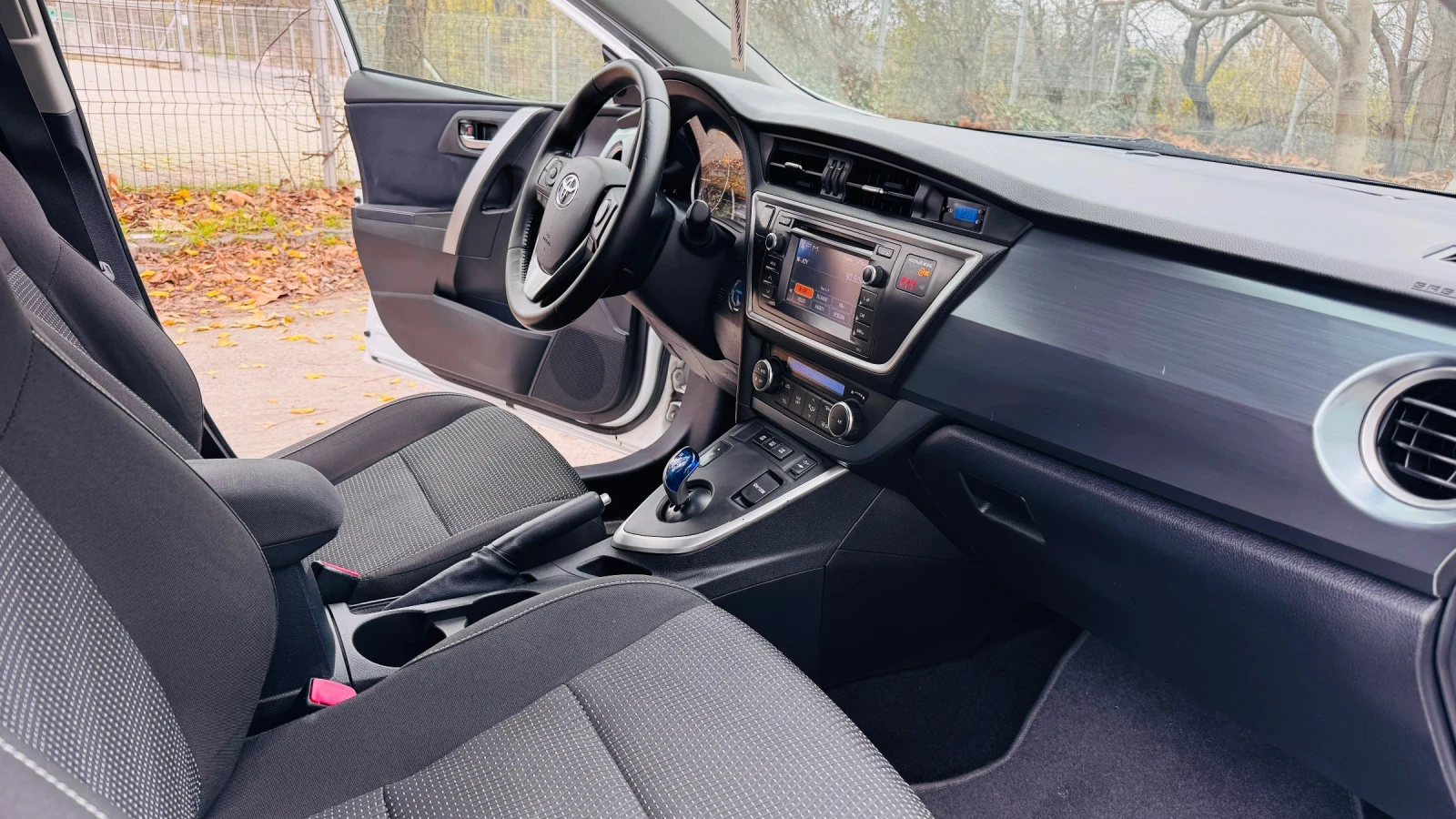 Toyota Auris 1.8 Hybrid | Mobile.bg � ����������� 10