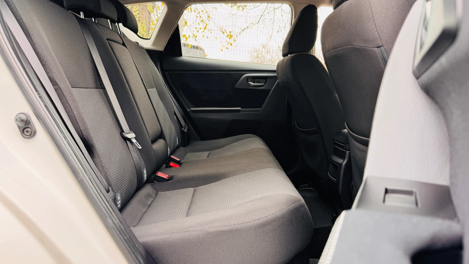 Toyota Auris 1.8 Hybrid | Mobile.bg � ����������� 11