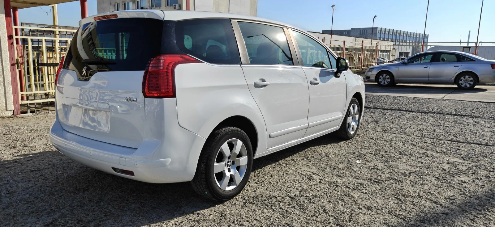 Peugeot 5008 1.6HDI-16г-7м - изображение 7