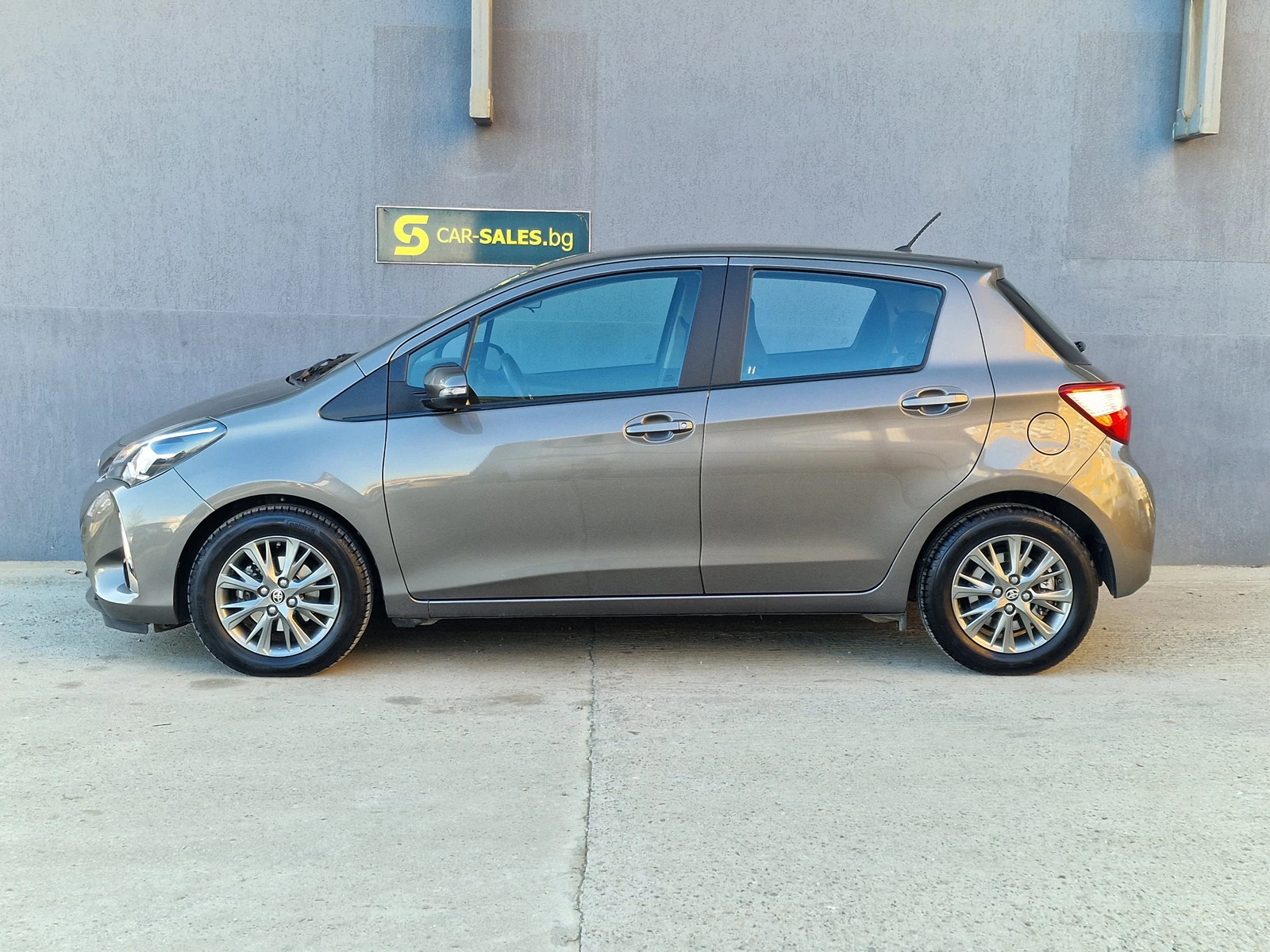 Toyota Yaris 1.5 Автоматик от България - изображение 4