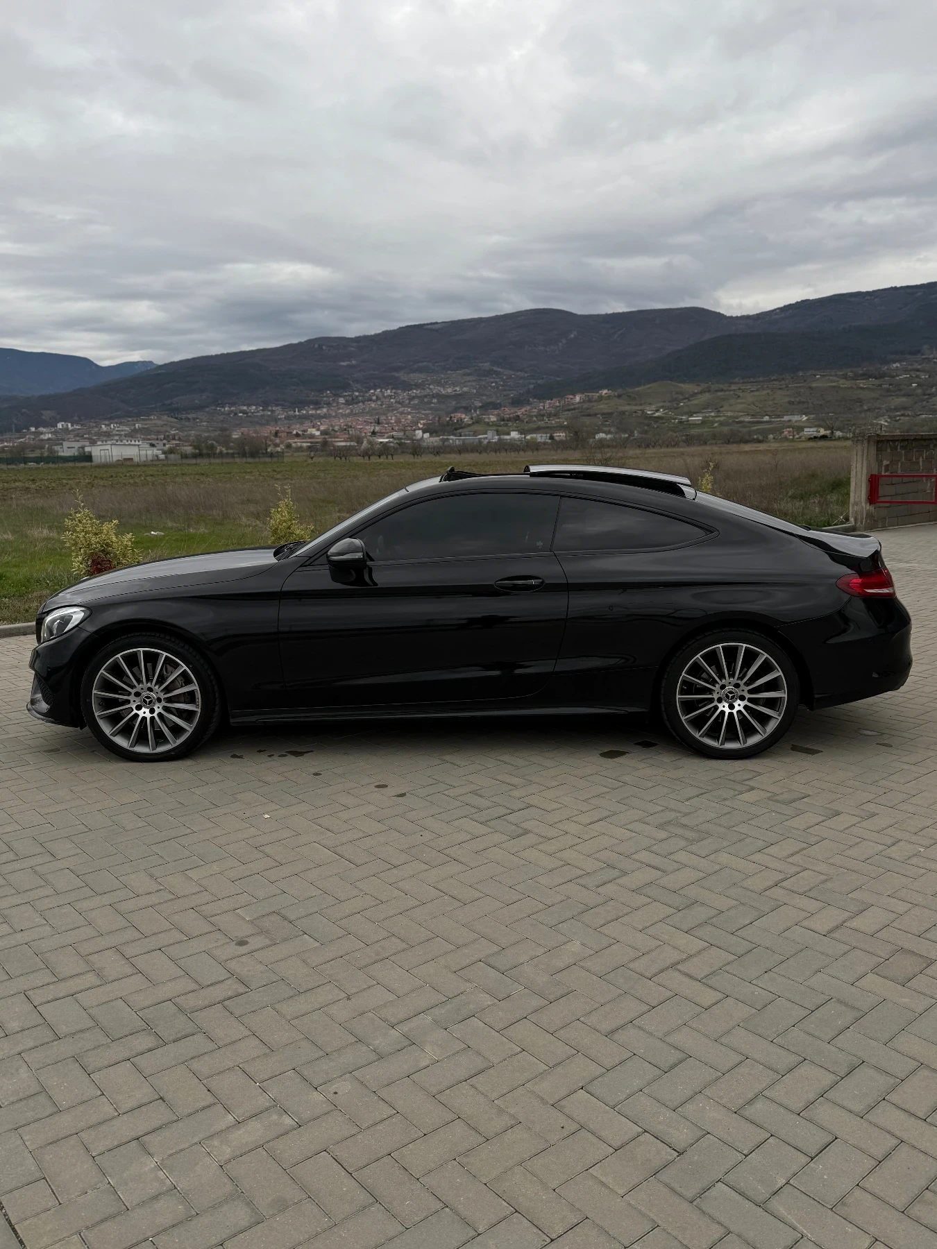 Mercedes-Benz C 250 AMG-ПАКЕТ 9G-TRONIC/AIRMATIC/PANORAMA/3D-BURMESTER, снимка 2 - Автомобили и джипове - 54071741