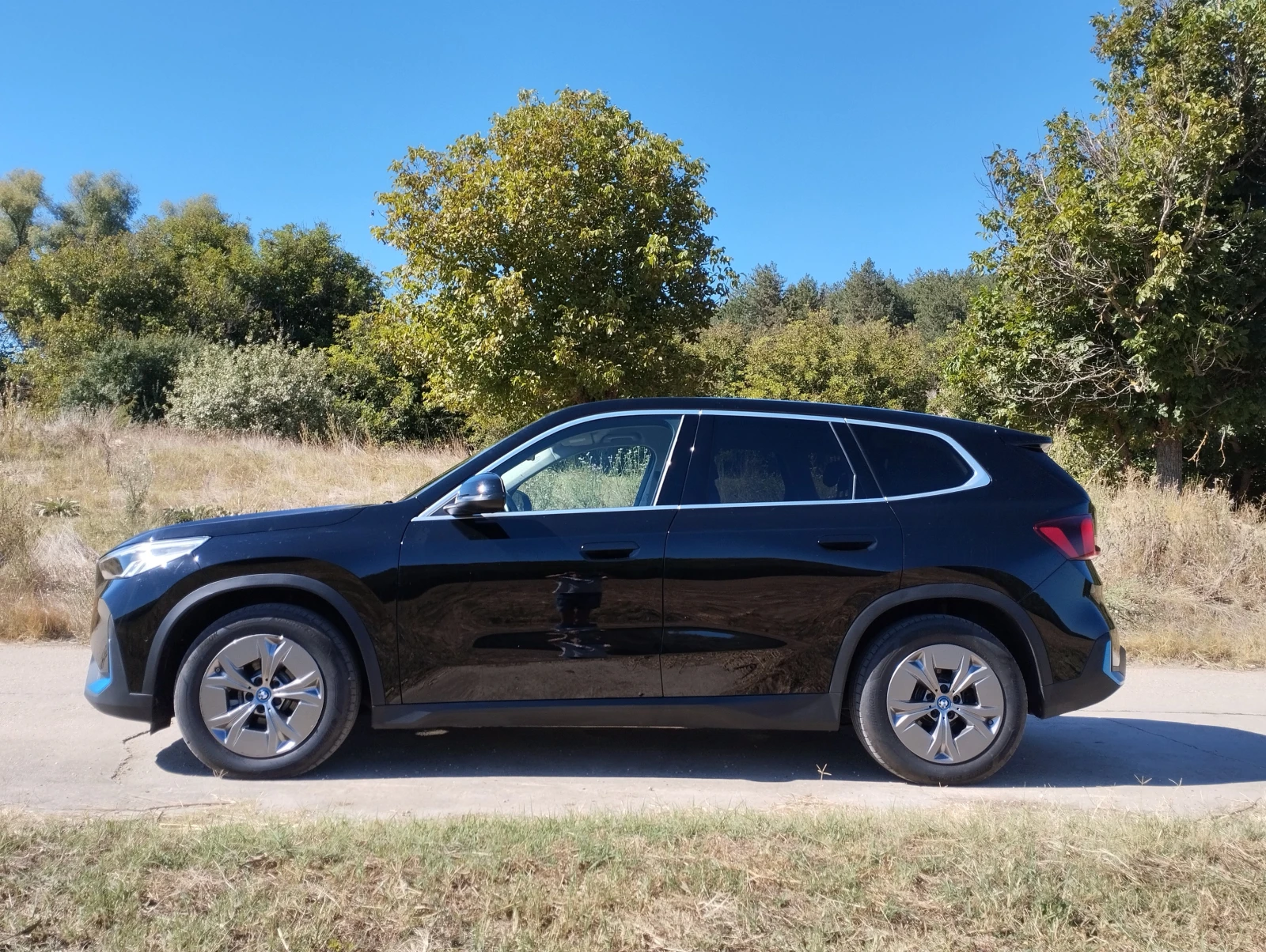 BMW iX1, снимка 4 - Автомобили и джипове - 55967824