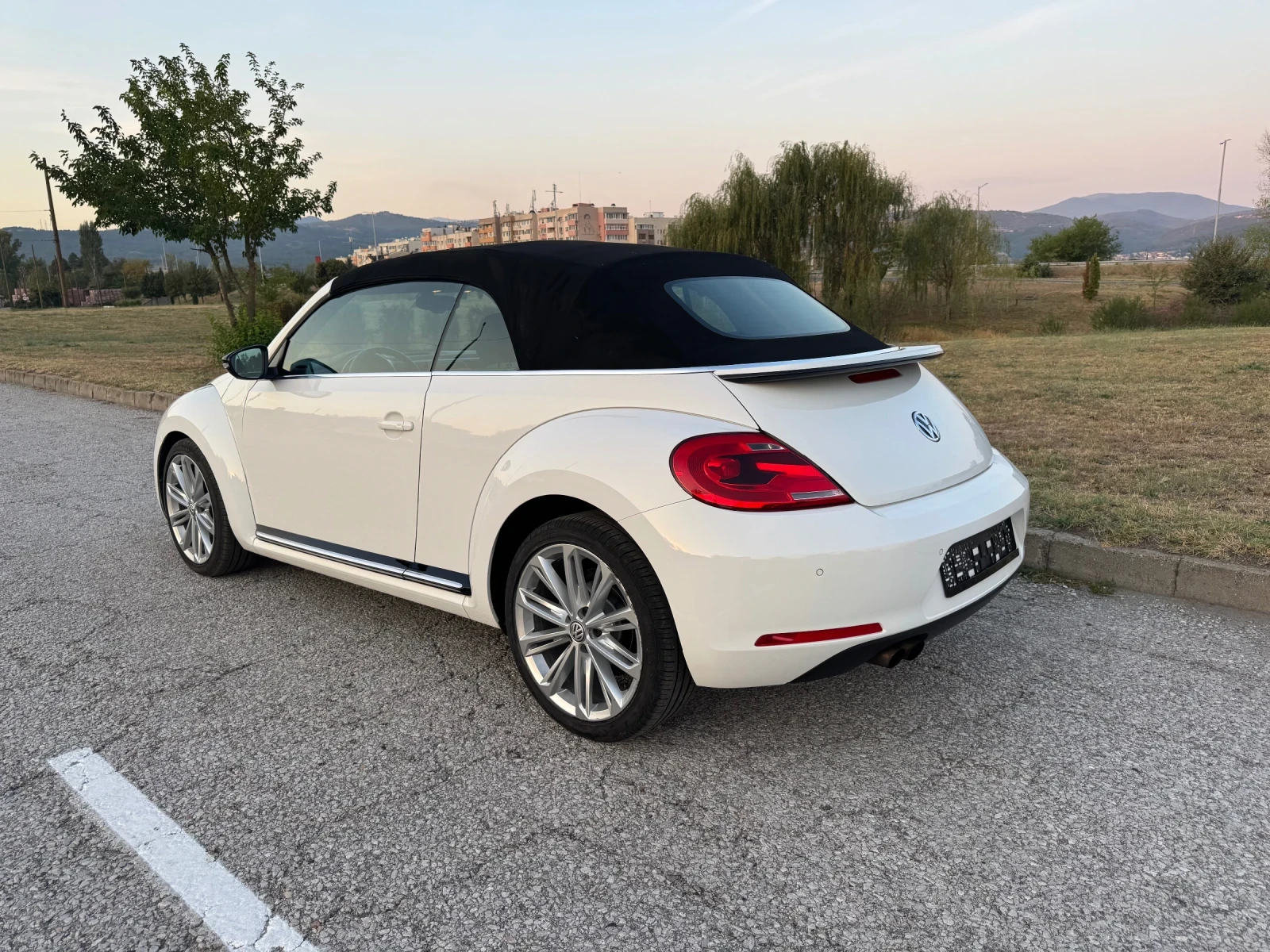VW Beetle 1.4 Turbo Cabriolet DSG Top, снимка 3 - Автомобили и джипове - 56016376