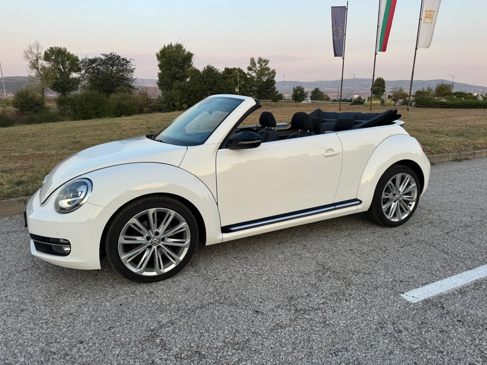 VW Beetle 1.4 Turbo Cabriolet DSG Top, снимка 15 - Автомобили и джипове - 56016376