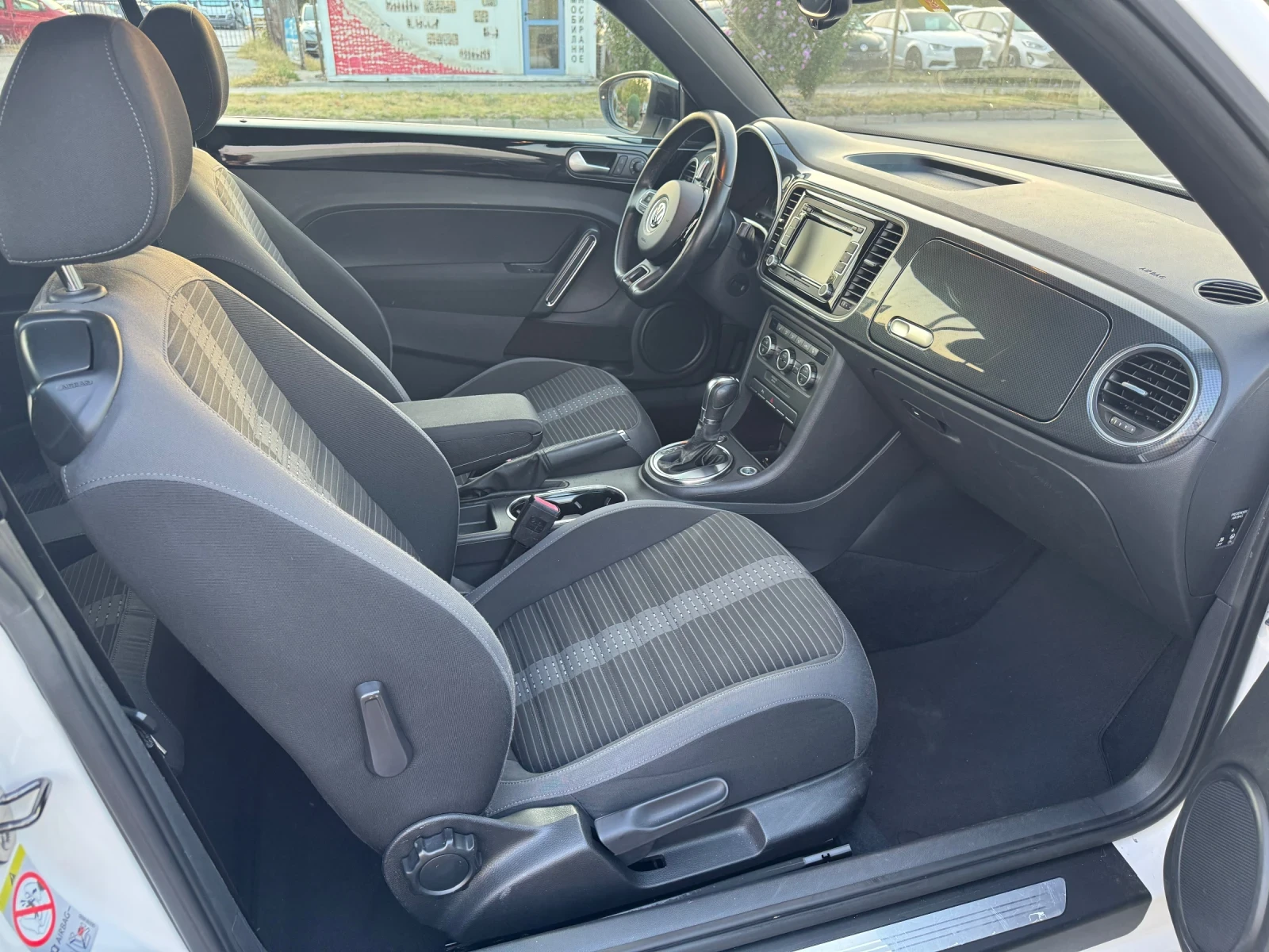 VW Beetle 1.4 Turbo Cabriolet DSG Top, снимка 8 - Автомобили и джипове - 56016376