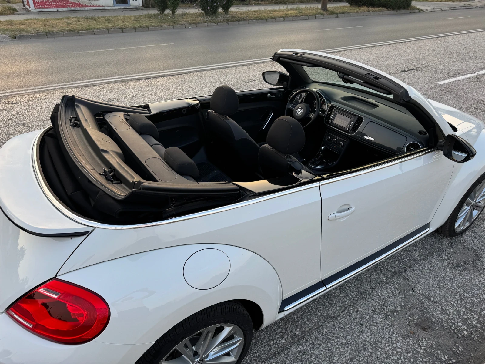 VW Beetle 1.4 Turbo Cabriolet DSG Top, снимка 12 - Автомобили и джипове - 56016376