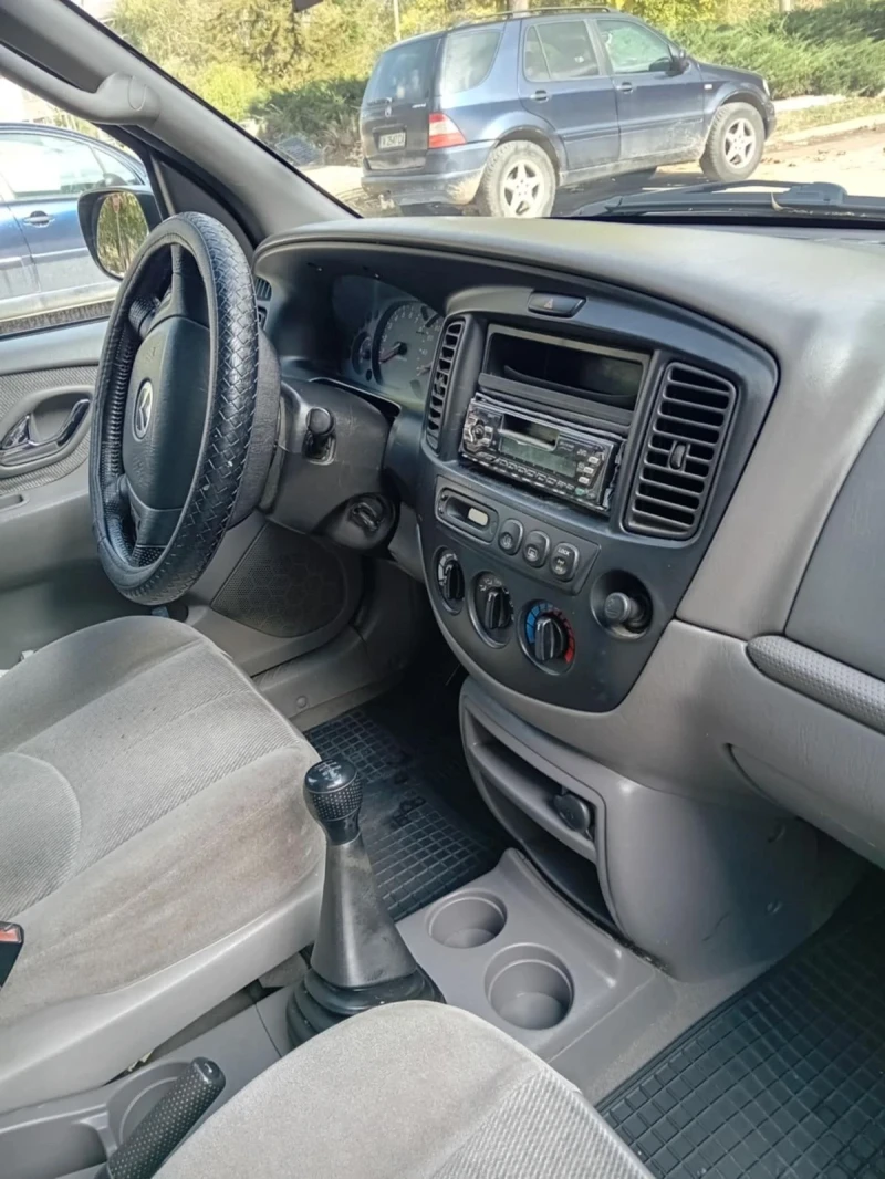 Mazda Tribute, снимка 6 - Автомобили и джипове - 47551519