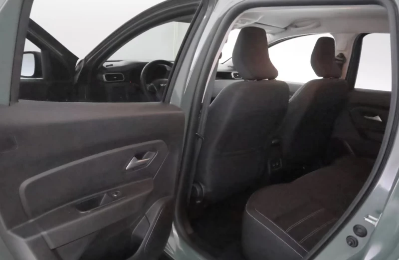 Dacia Duster 1.3TCe/ESSENTIAL/130HP/LED/NAVI/360/TEMPO/HSA/811f, снимка 15 - Автомобили и джипове - 51848079