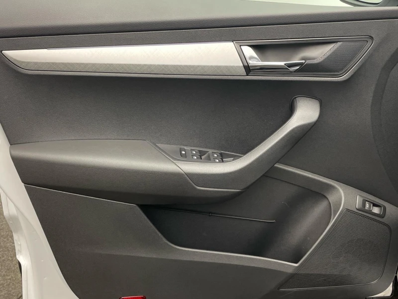 Skoda Karoq 2.0TDI* DSG* LED* NAVI* CARPLAY* , снимка 6 - Автомобили и джипове - 52442403
