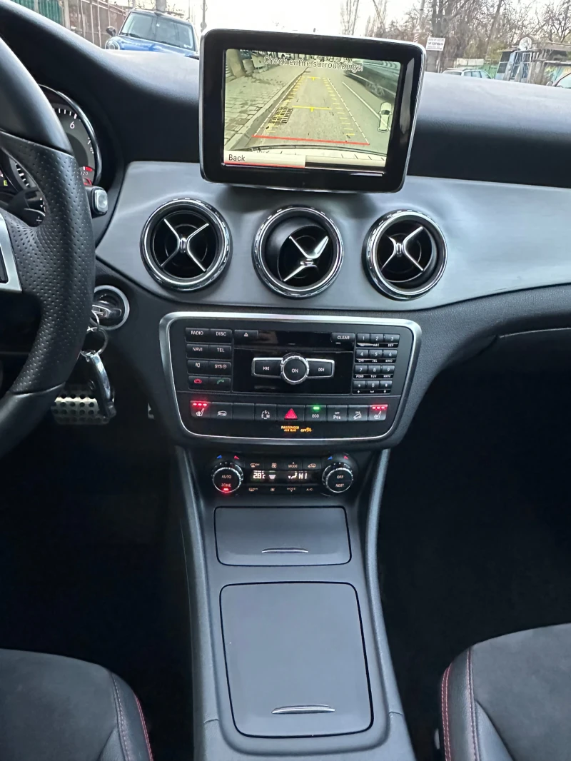 Mercedes-Benz GLA 250 AMG/4matic/сервизна история/Нов внос Швейцария, снимка 13 - Автомобили и джипове - 52631536