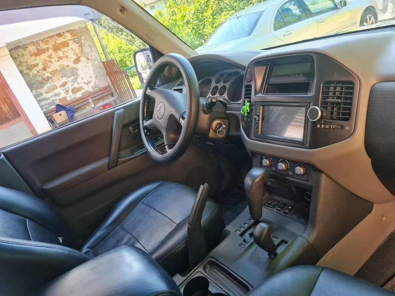 Mitsubishi Pajero 3.2 DiD, снимка 10 - Автомобили и джипове - 53115802