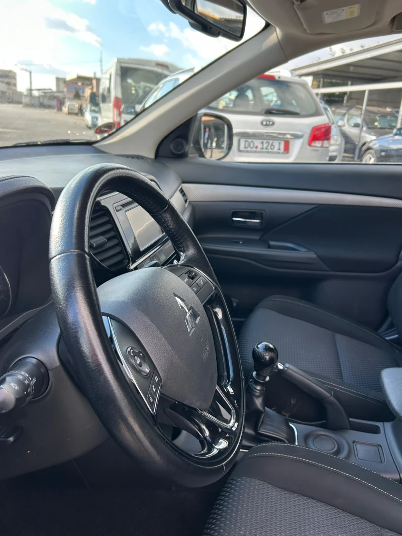 Mitsubishi Outlander 2.2D 4WD 150ps РЪЧКА 7МЕСТА Камера Стар-Стоп, снимка 14 - Автомобили и джипове - 52914660