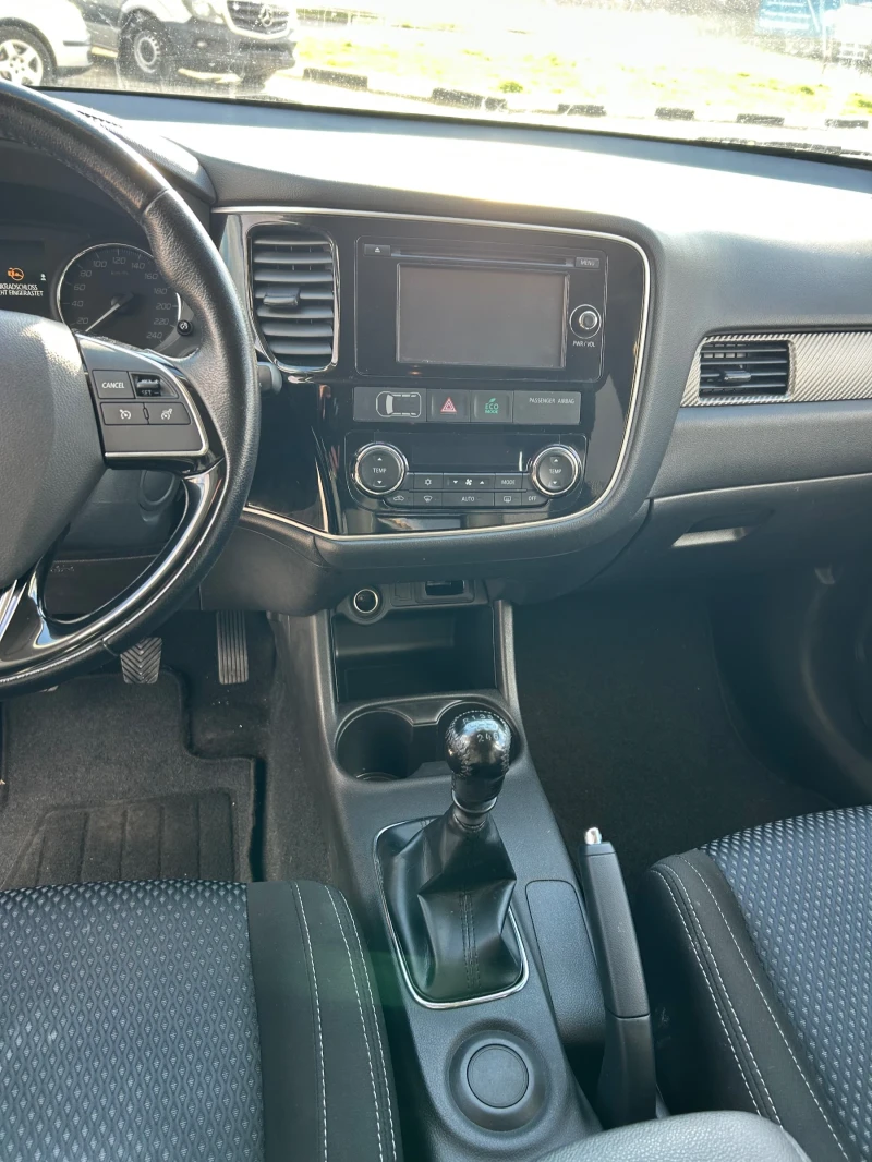 Mitsubishi Outlander 2.2D 4WD 150ps РЪЧКА 7МЕСТА Камера Стар-Стоп, снимка 15 - Автомобили и джипове - 52914660