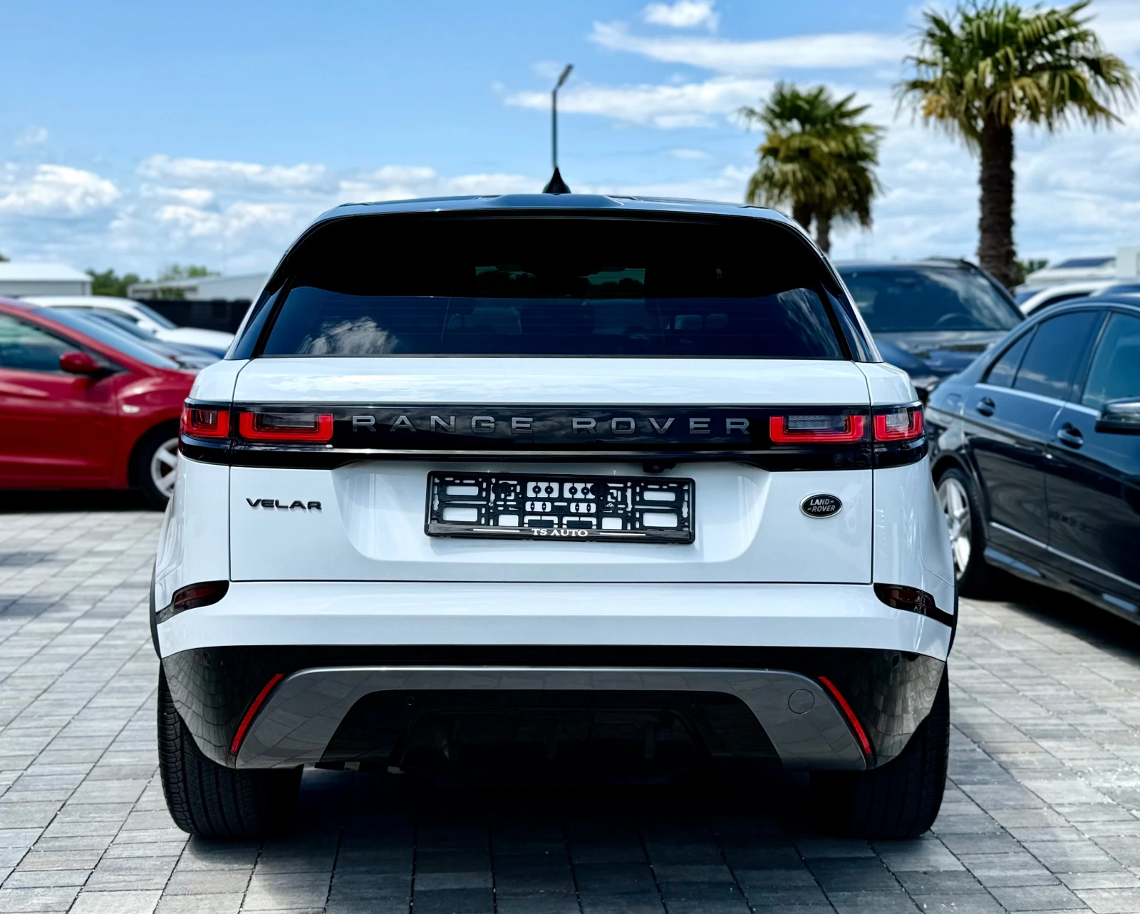 Land Rover Range Rover Velar 2.0D* 2021г.* R DYNAMIC* PANORAMA - изображение 10