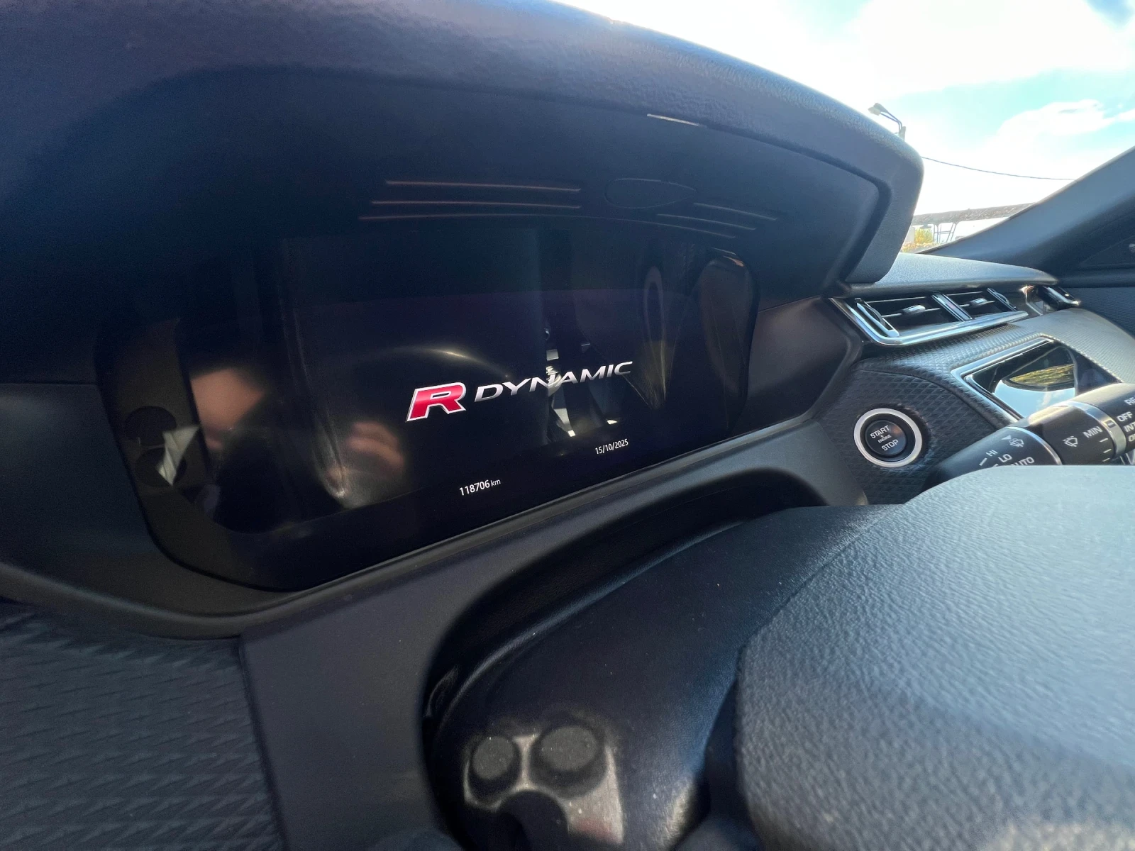 Land Rover Range Rover Velar R-Dynamic D240 - изображение 10