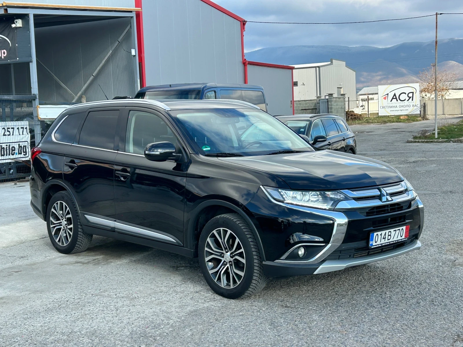 Mitsubishi Outlander 2.2D 4WD 150ps РЪЧКА 7МЕСТА Камера Стар-Стоп - изображение 3