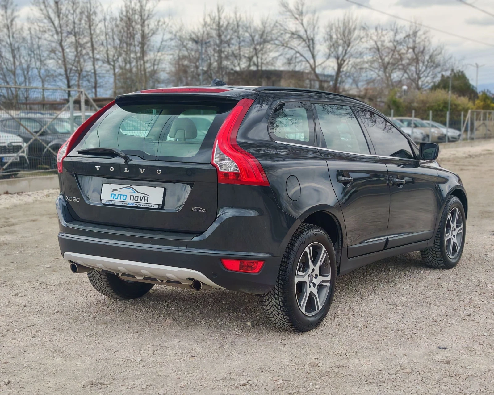 Volvo XC60 2.4  ДИЗЕЛ 163 К.С. 4Х4! КОЖА! УНИКАЛНО СЪСТОЯНИЕ!, снимка 7 - Автомобили и джипове - 53917141