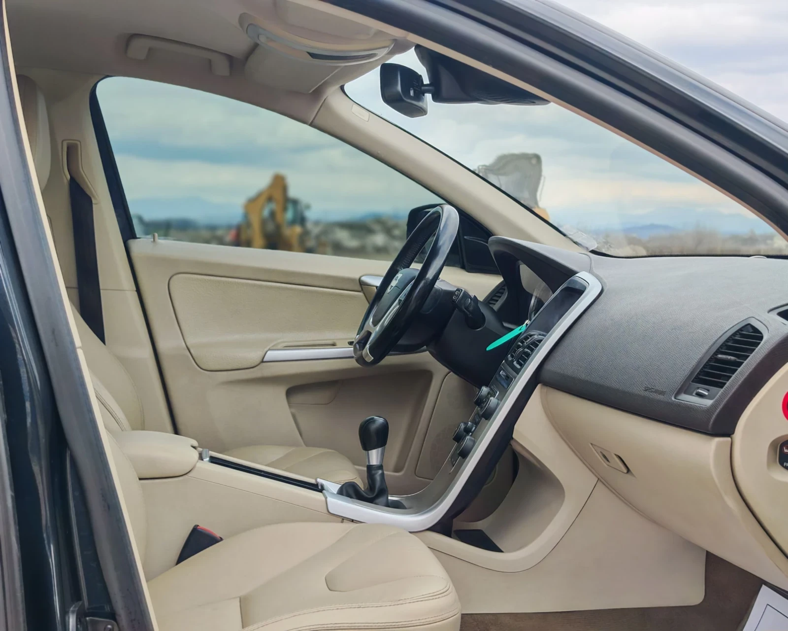 Volvo XC60 2.4  ДИЗЕЛ 163 К.С. 4Х4! КОЖА! УНИКАЛНО СЪСТОЯНИЕ!, снимка 10 - Автомобили и джипове - 53917141