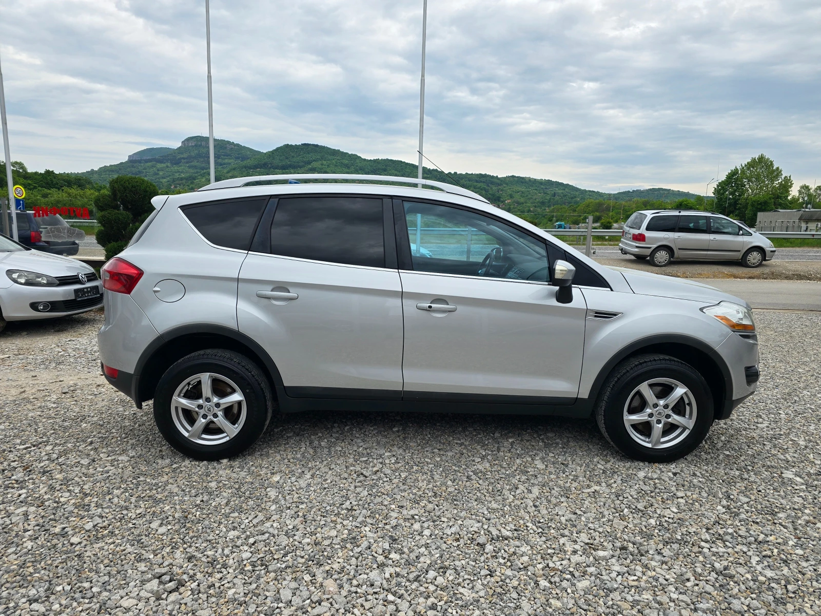 Ford Kuga 2.0TDCI 4X4 136кс ! ! РЕАЛНИ КИЛОМЕТРИ, снимка 6 - Автомобили и джипове - 54484871