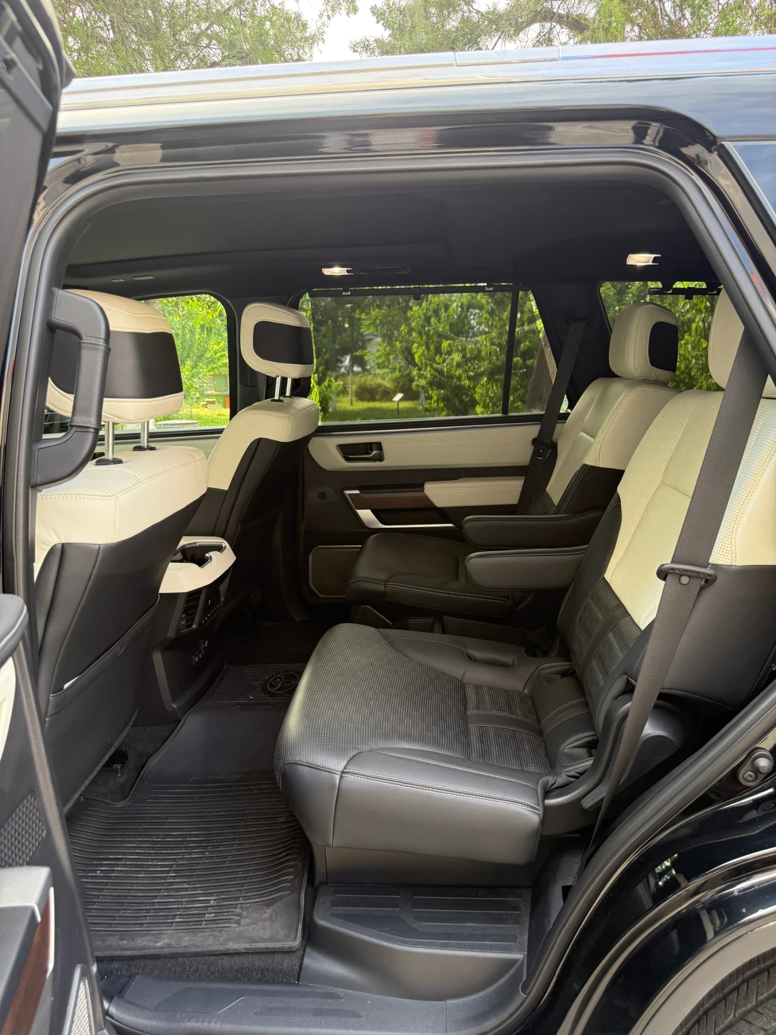 Toyota Sequoia, снимка 13 - Автомобили и джипове - 54878843