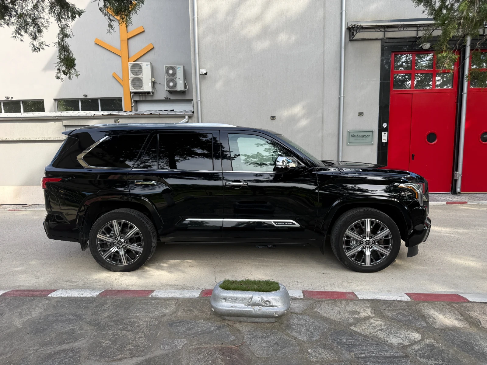 Toyota Sequoia, снимка 8 - Автомобили и джипове - 54878843