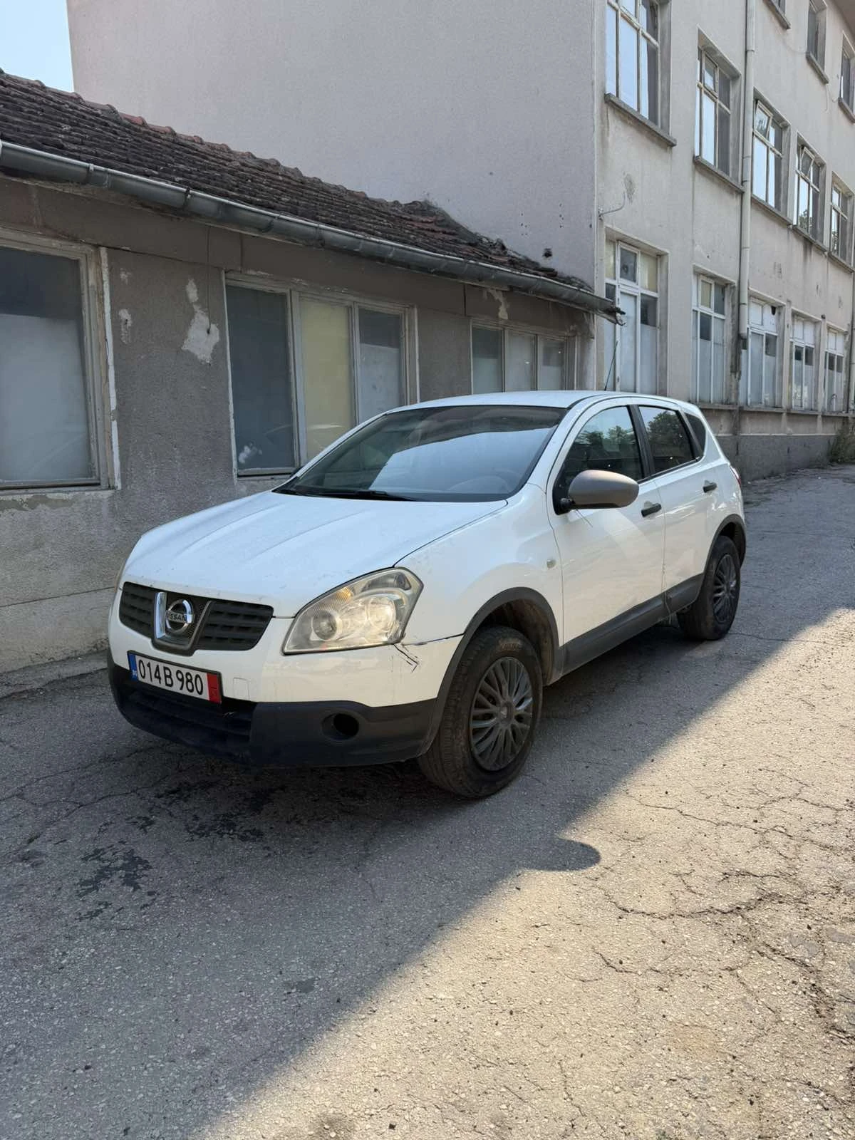 Nissan Qashqai 1.5dci, снимка 3 - Автомобили и джипове - 56087812