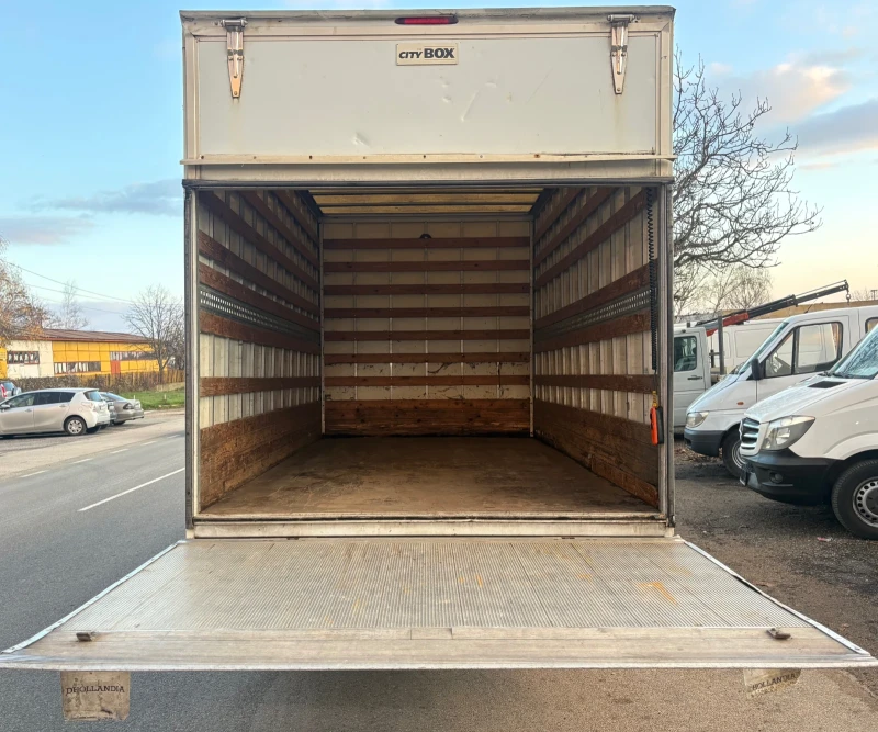 VW Crafter КЛИМА! 4.40м! Падащ борд!, снимка 7 - Бусове и автобуси - 52698052