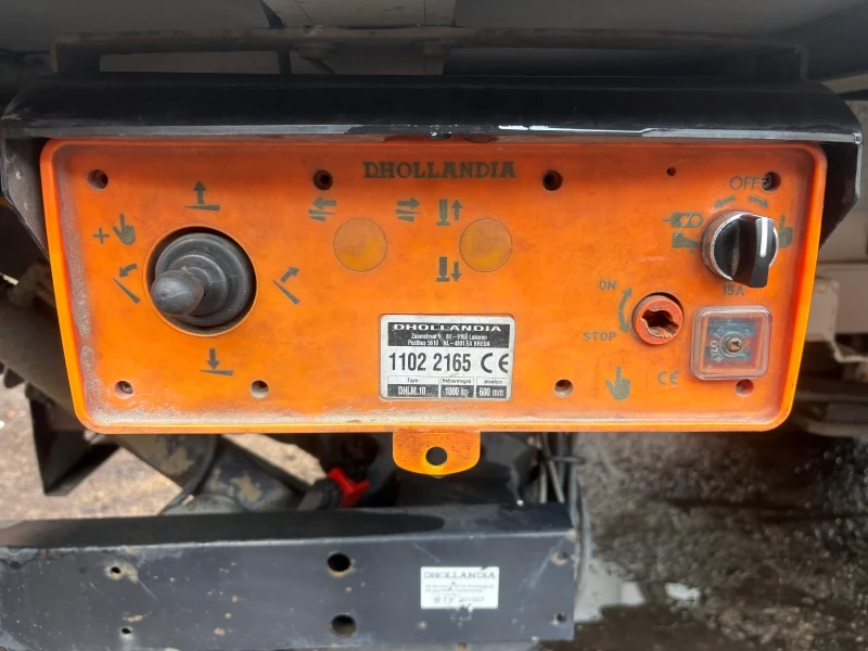 VW Crafter КЛИМА! 4.40м! Падащ борд!, снимка 8 - Бусове и автобуси - 52698052