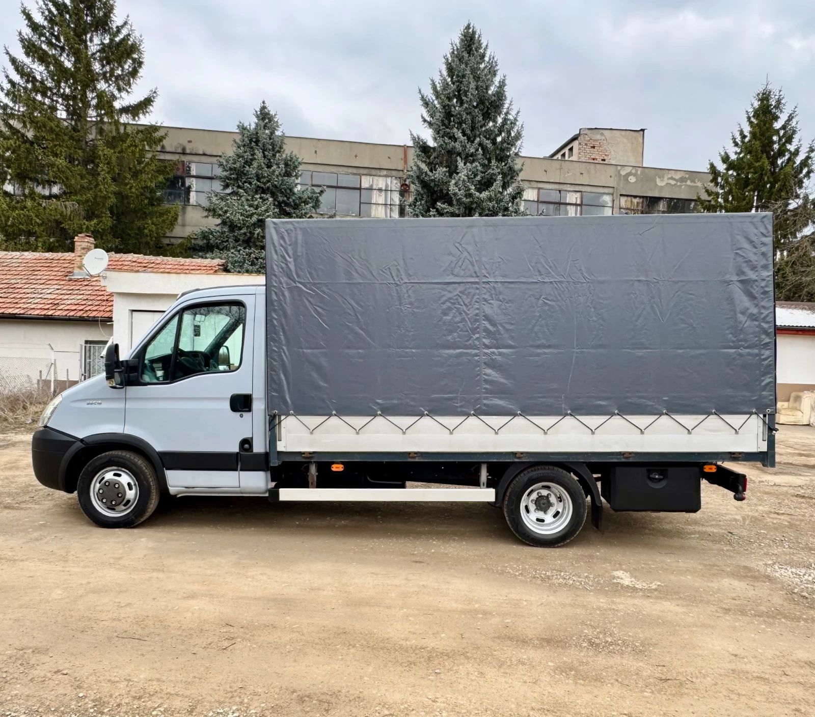 Iveco Daily 3.0* 170 000хил.км* БОРДОВИ+ БРЕЗЕНТ* БЛОКАЖ, снимка 4 - Бусове и автобуси - 53968738