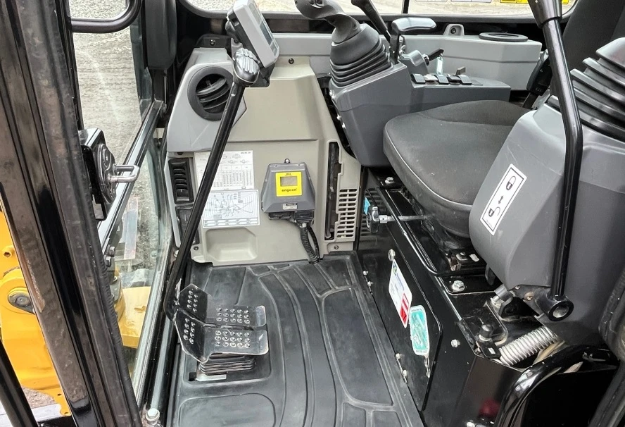 Багер Cat 303.5E CR, снимка 11 - Индустриална техника - 55900075