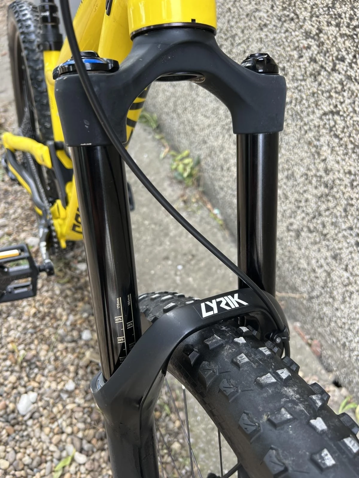  Supreme Junior | Mobile.bg   11