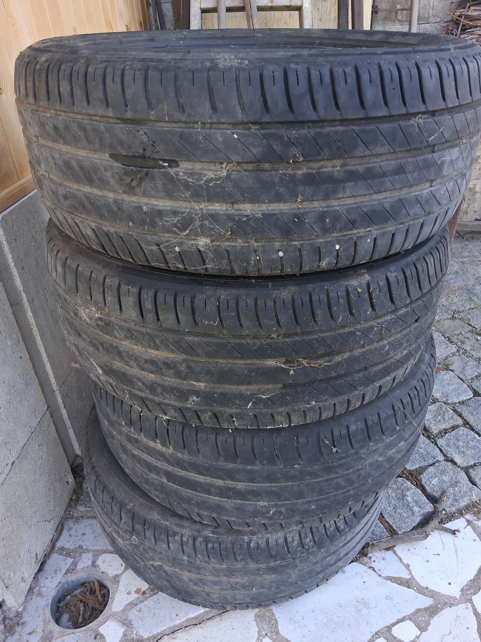 Гуми Летни 225/55R17, снимка 2 - Гуми и джанти - 54246536