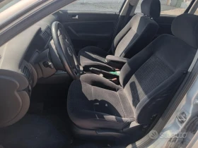 VW Golf 1.8i, 115кс, Климатик, Италия-БЕЗ РЪЖДИ.  - 1399 € / 2736.21 лв. - 33372926 6