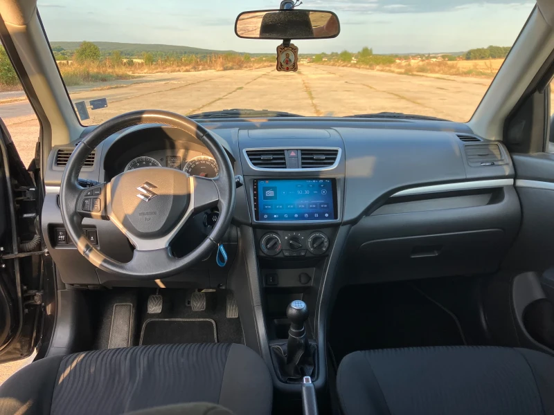 Suzuki Swift 1.3 инжекция, снимка 9 - Автомобили и джипове - 47318110