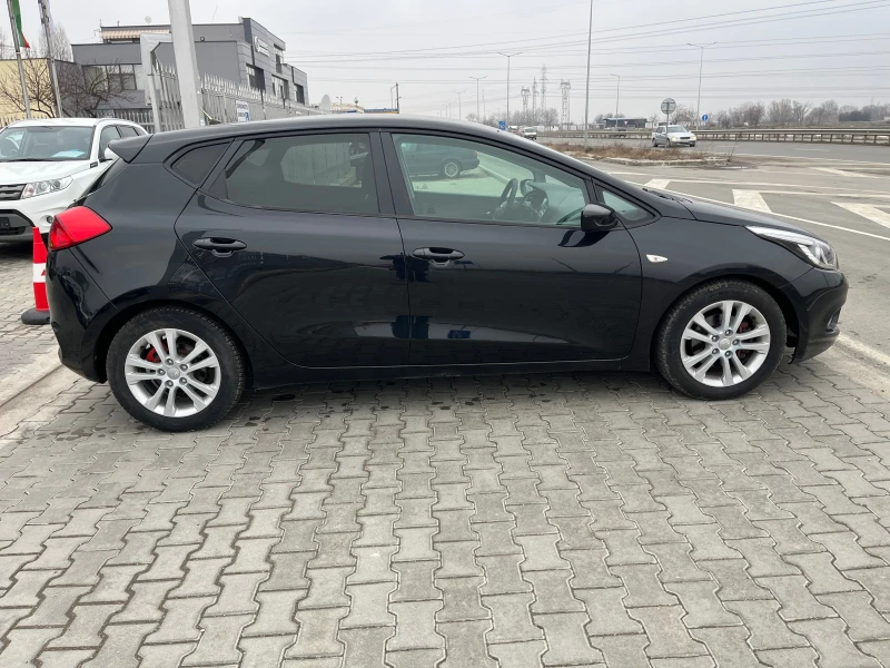 Kia Ceed 1.6 Diesel, снимка 4 - Автомобили и джипове - 49387456