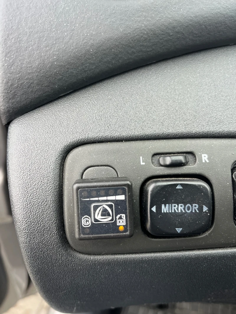 Toyota Yaris 1.3 бензин+ газ, снимка 11 - Автомобили и джипове - 53400920