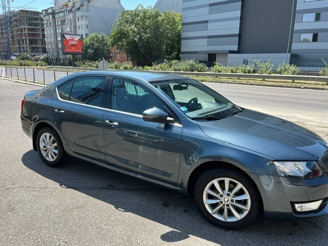 Skoda Octavia 1.6 TDI, снимка 9 - Автомобили и джипове - 47637292