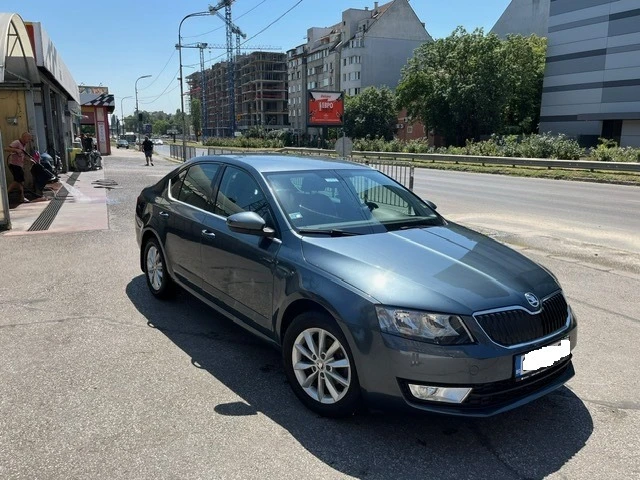 Skoda Octavia 1.6 TDI, снимка 8 - Автомобили и джипове - 47637292