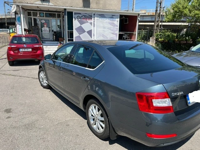 Skoda Octavia 1.6 TDI, снимка 2 - Автомобили и джипове - 47637292