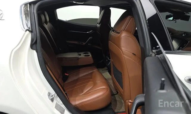 Maserati Ghibli, снимка 12 - Автомобили и джипове - 54734890