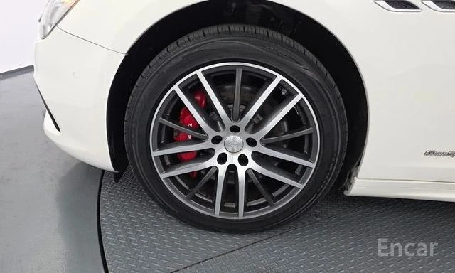Maserati Ghibli, снимка 5 - Автомобили и джипове - 54734890