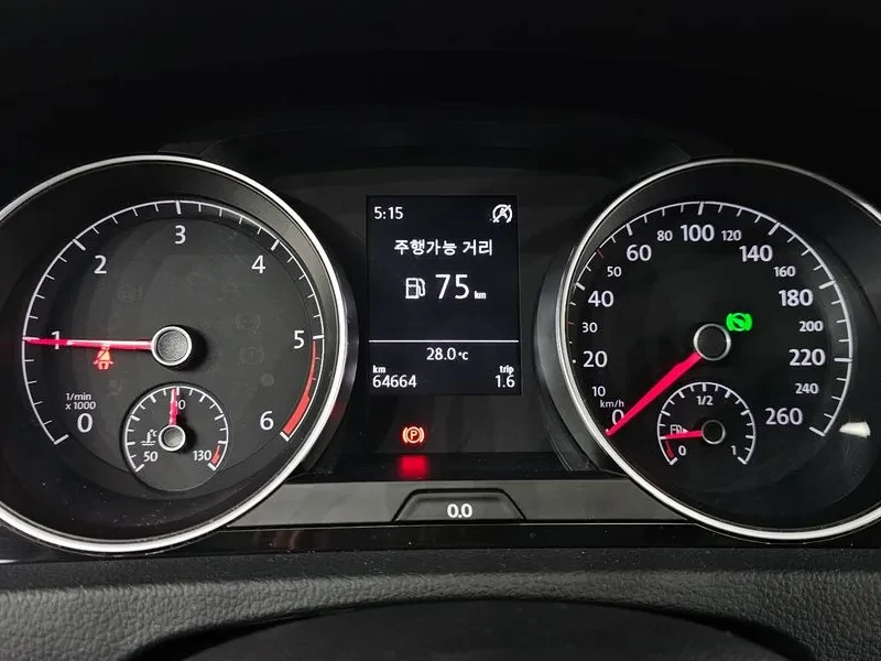 VW Golf 7Th Generation 1.6 Tdi, снимка 8 - Автомобили и джипове - 55748691